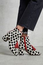 Stivali moderni Maverick con punta quadrata, nappe a pois e tacco medio