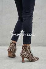 Stivaletti Chelsea con fiocco, tacco medio e punta affilata