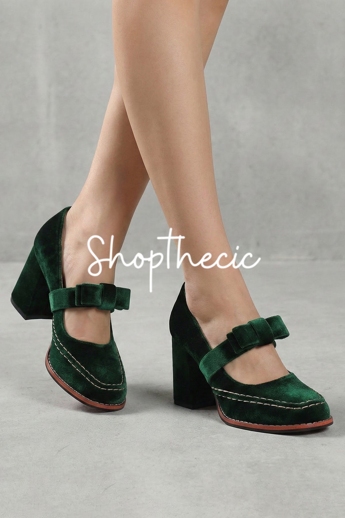 Scarpe con tacco largo, punta quadrata e fiocchi in pelle scamosciata vintage