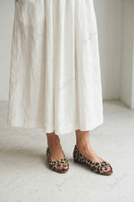 Chic Peep-toe color-blocked flat sandals