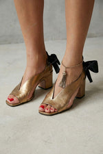 Elegant bow-embellished open-toe gold peep-toe sandals
