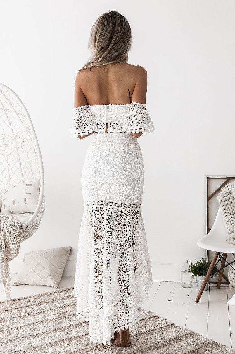 Ensemble deux pièces haut tube en dentelle et jupe crayon dos ouvert