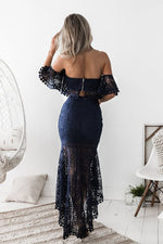 Ensemble deux pièces haut tube en dentelle et jupe crayon dos ouvert