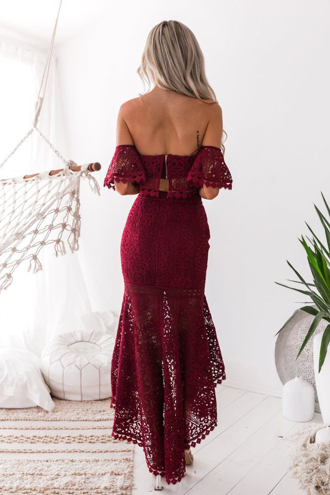 Ensemble deux pièces haut tube en dentelle et jupe crayon dos ouvert