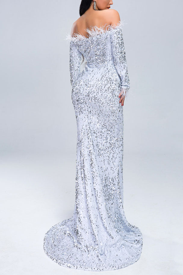 Robe à sequins à manches longues et plumes à épaules dénudées
