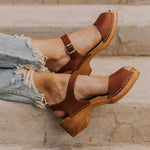 Sandales à talons en bois avec coutures