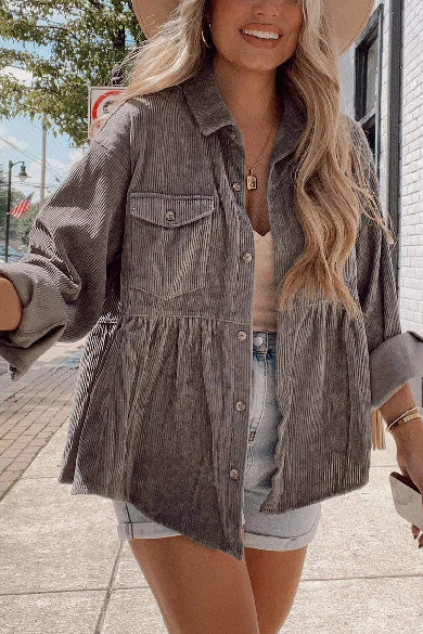 Besser als je zuvor. Graue Cordjacke