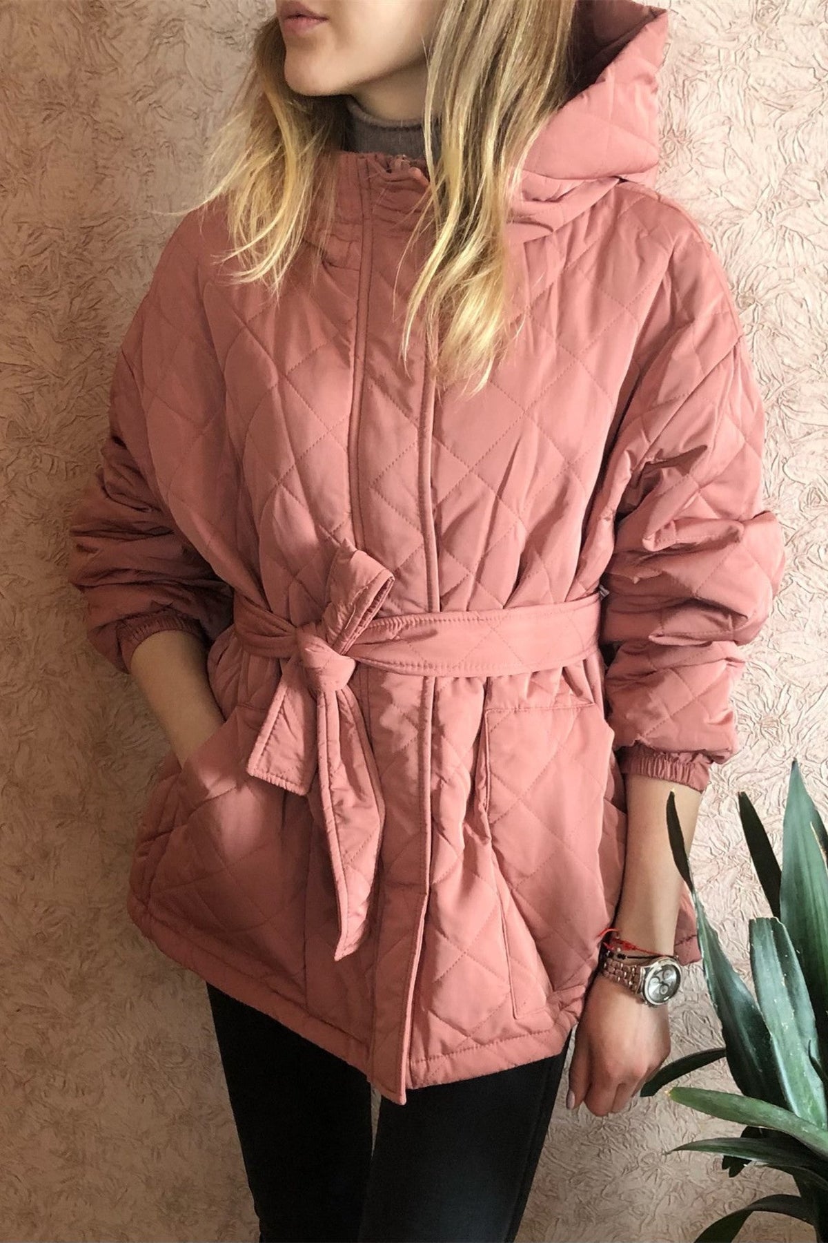 Eleganter, lockerer Arygle-Parka mit Kapuze und Bindegürtel