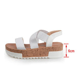 Flache Plateausandalen aus Stretchstoff
