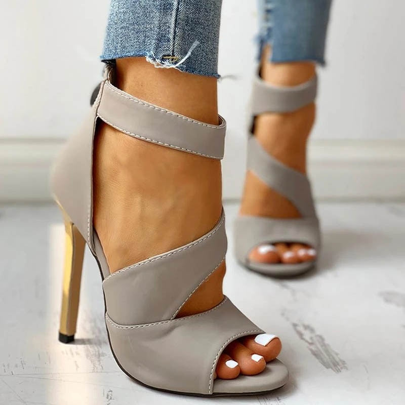 Peep-Toe-Sandalen mit ausgehöhlten Zehen