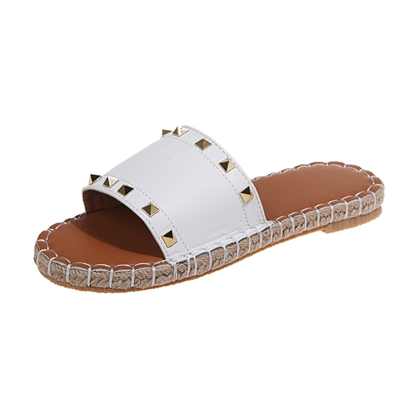 Pantoufles de couture en cuir à rivets punk