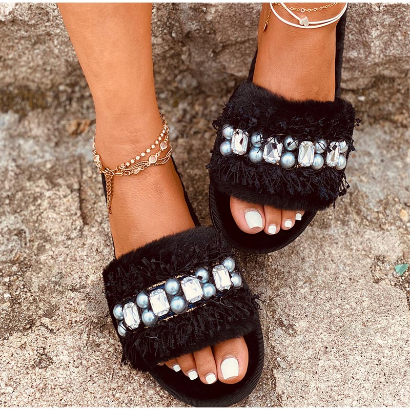 Pantoufles de luxe en peluche et fourrure perlées