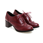 Britische Oxford-Schuhe mit quadratischem Absatz und spitzer Zehenpartie