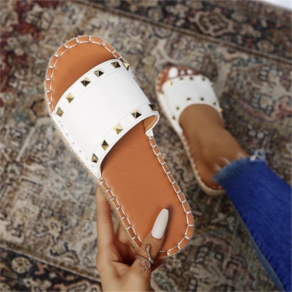 Pantoufles de couture en cuir à rivets punk