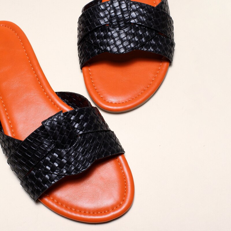 Strand-Slides mit niedrigem Absatz