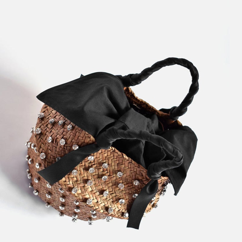 Sac de paille orné de perles à la main