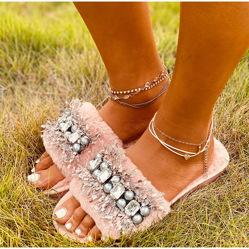 Pantoufles de luxe en peluche et fourrure perlées