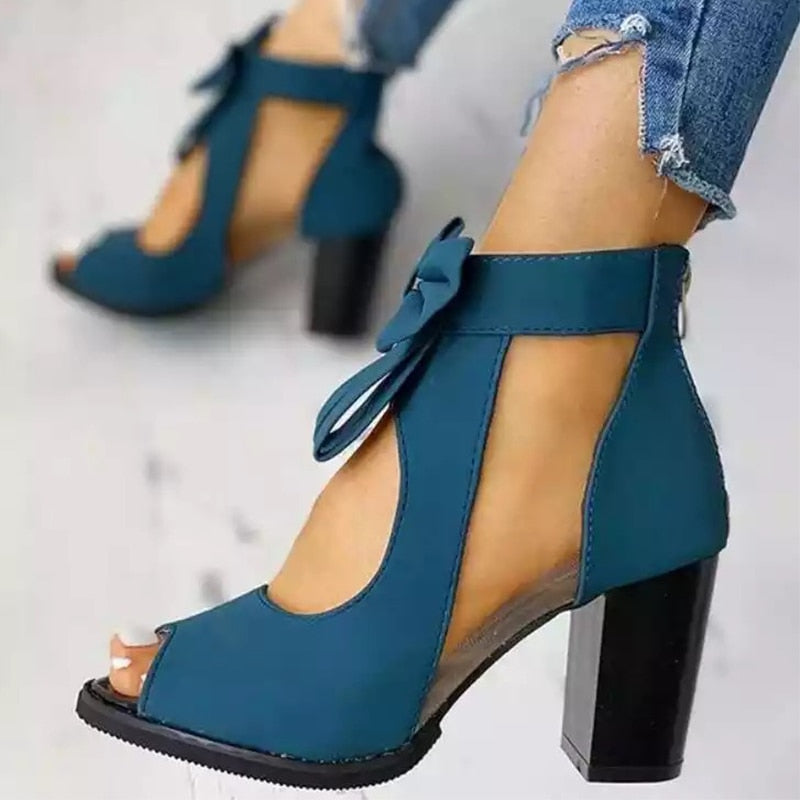 Sandalen mit Fischmaulknoten und hohem Absatz