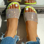 Pantoufles plates romaines en cristal