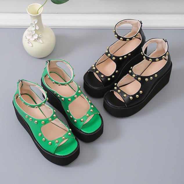 Chaussures romaines cloutées avec fermeture éclair à l'arrière