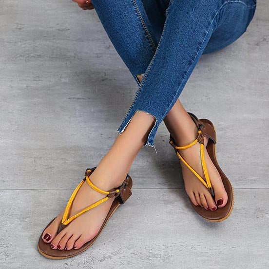 Flache Flip-Flop-Sandalen mit dreieckigem Riemen