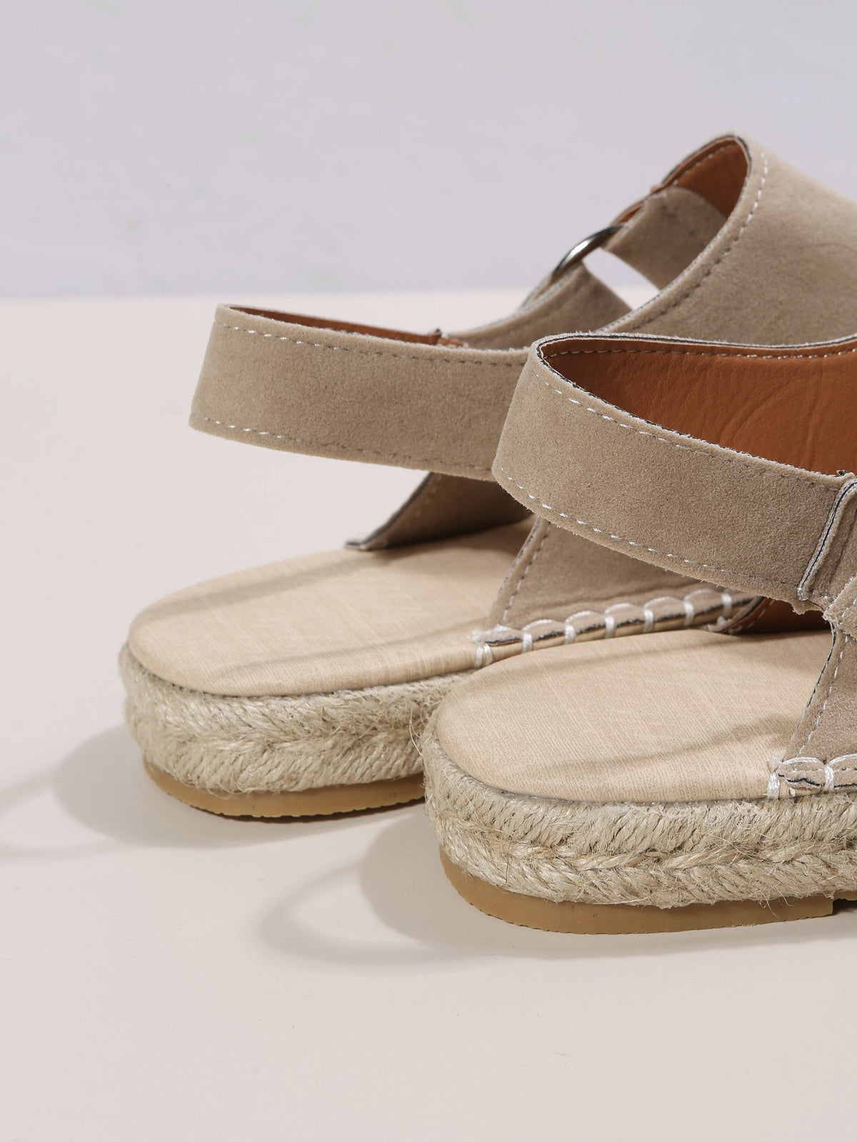 Sandales vintage plates à bout ouvert et fond en lin