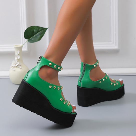 Chaussures romaines cloutées avec fermeture éclair à l'arrière