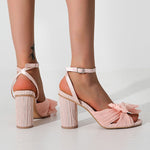 Sandalen aus Flanell mit Spitze, klobigem Absatz und Fliege