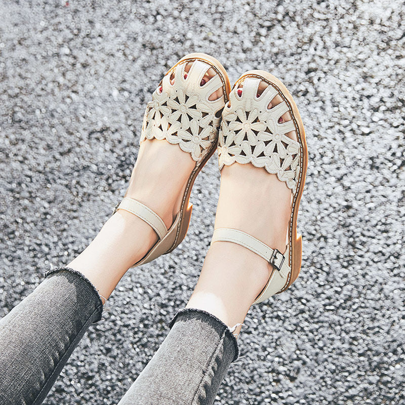 Retro-Sandalen mit runder Zehenpartie und nähender Schnalle