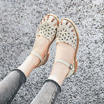 Retro-Sandalen mit runder Zehenpartie und nähender Schnalle