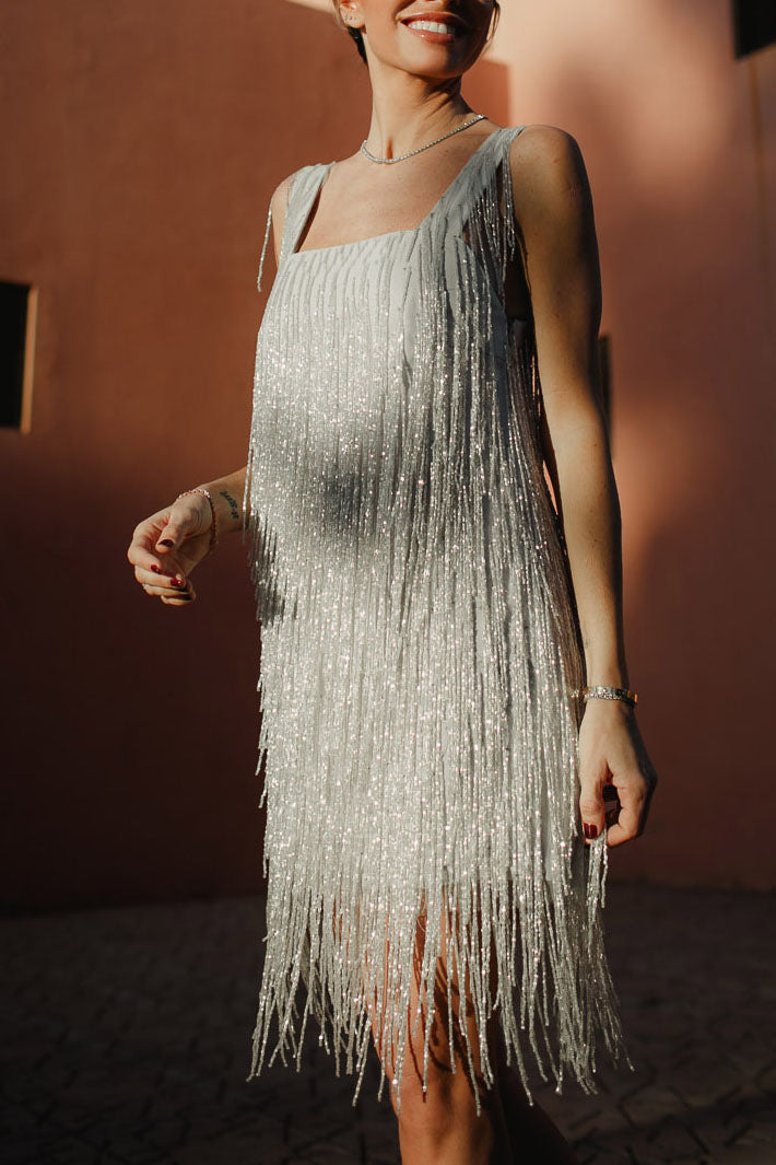 Ärmelloses Strapskleid mit hoher Taille und Fransen