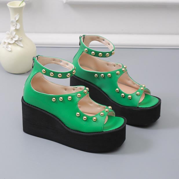 Chaussures romaines cloutées avec fermeture éclair à l'arrière
