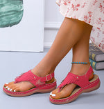 Schicke Flip-Flops mit Fransen und Keilabsatz