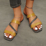 Pantoufles plates à brides croisées color block