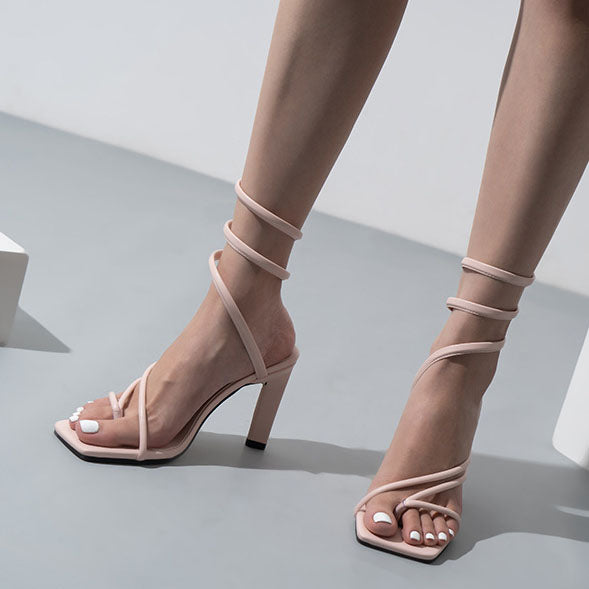 Umlaufende Flip-On-Stiletto-Sandalen