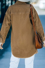 Mittellange, übergroße Cord-Hemdjacke mit Knöpfen