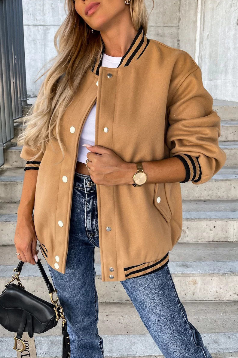 Klassische, kontrastierende Baseball-Wolljacke mit Taschen