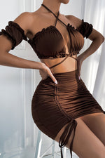 Ensemble deux pièces avec cravate creuse et jupe plissée à bord champignon