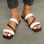 Pantoufles plates à brides croisées color block