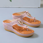 Pantoufles de plage confortables à semelle compensée