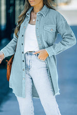 Mittellange, übergroße Cord-Hemdjacke mit Knöpfen