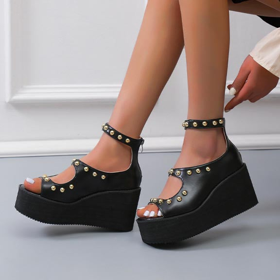 Chaussures romaines cloutées avec fermeture éclair à l'arrière