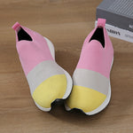 Gestreifte gestrickte Mesh-Sneaker