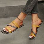 Pantoufles plates à brides croisées color block