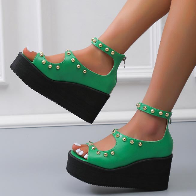 Chaussures romaines cloutées avec fermeture éclair à l'arrière