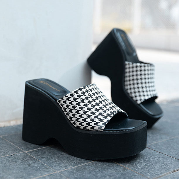 Chunky Leopard Slip-on Sandals