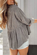 Besser als je zuvor. Graue Cordjacke