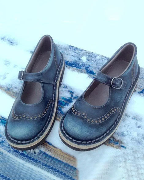 Zapatos nostálgicos de hebilla plana y punta cuadrada y boca baja