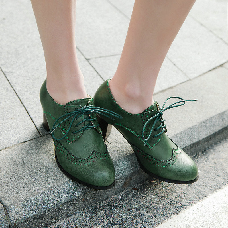 Hochhackige Schnür-Brogues