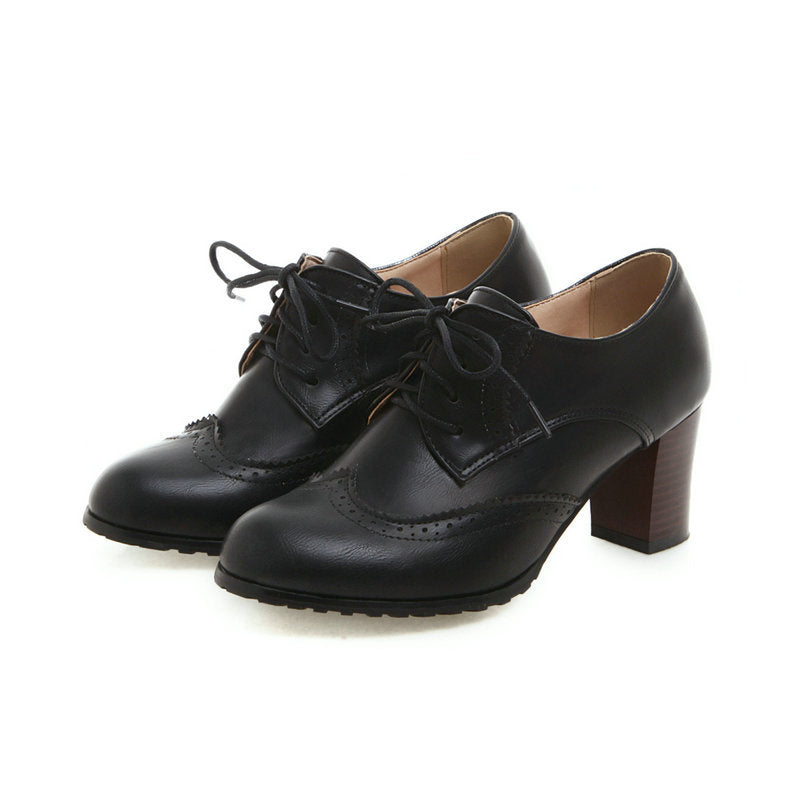 Hochhackige Schnür-Brogues